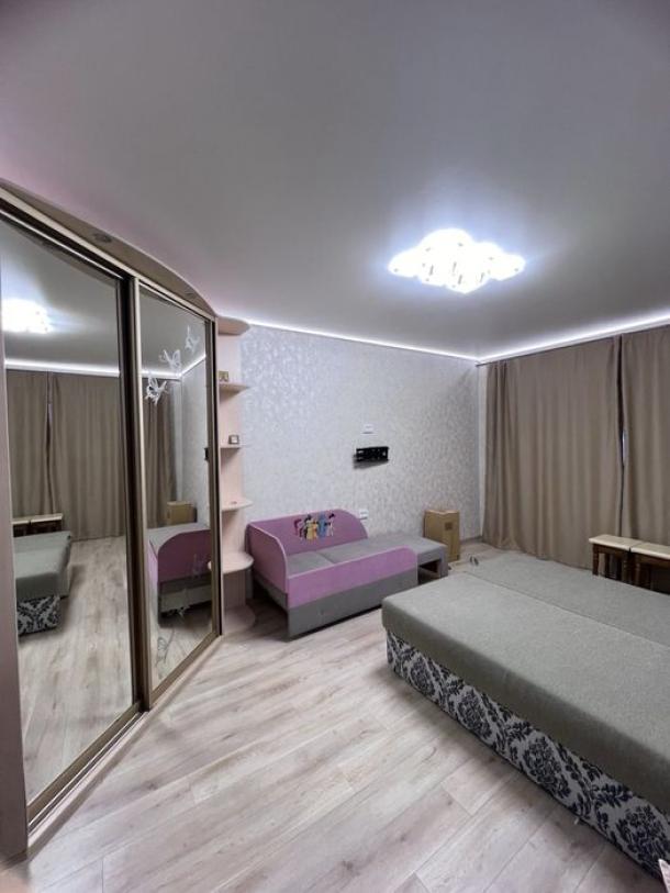 Квартира, 2-кімн., Харьков, 605м/р, Гвардейцев Широнинцев