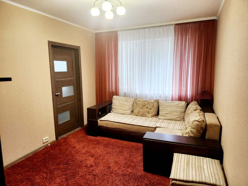 Квартира, 2-кімн., Харьков, 606м/р, Тракторостроителей просп.