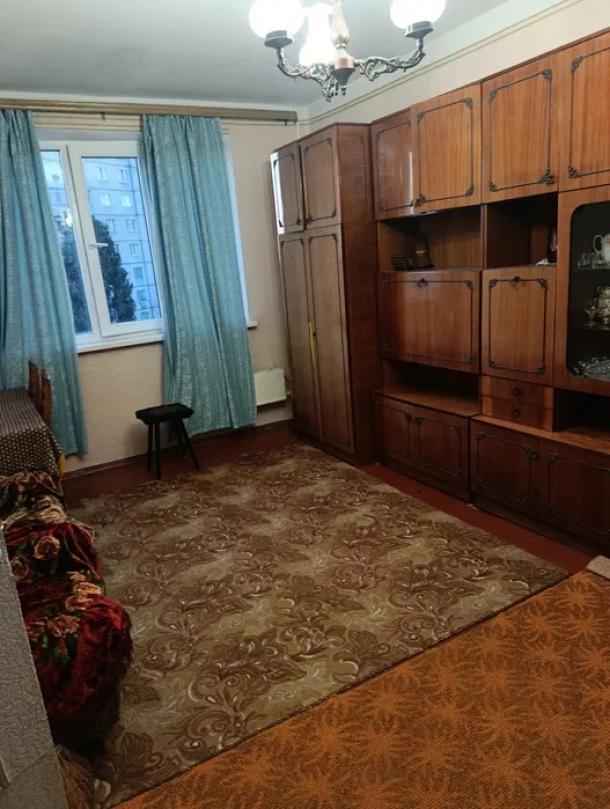 Квартира, 3-кімн., Харьков, Рогань жилмассив, 92-й бригады (Грицевца)