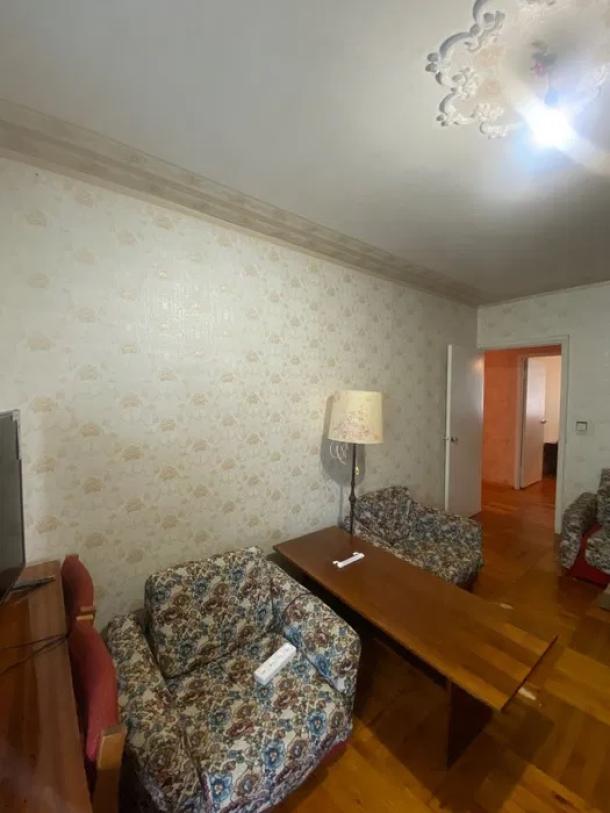 Квартира, 3-кімн., Харьков, Рогань жилмассив, Зубарева