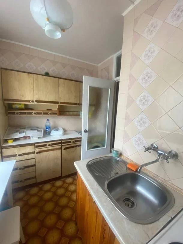 Квартира, 3-кімн., Харьков, Рогань жилмассив, Зубарева