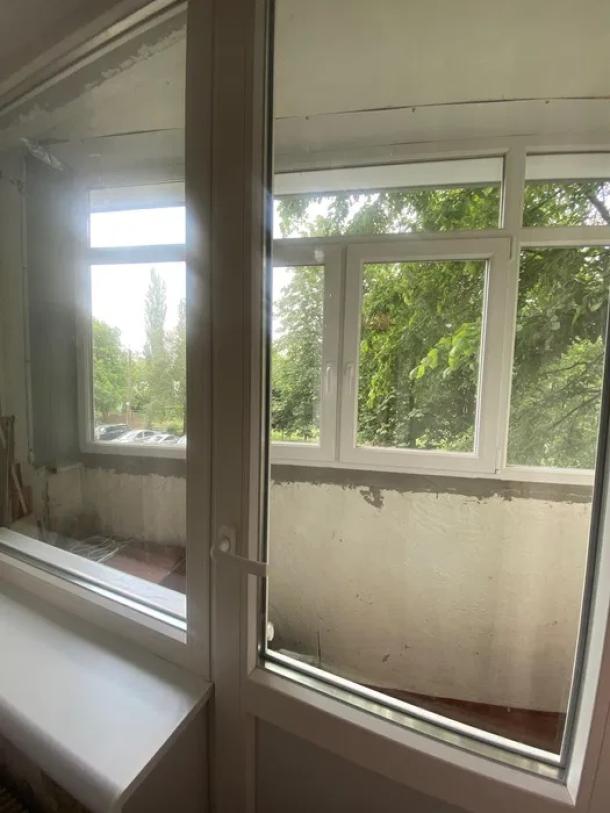 Квартира, 3-кімн., Харьков, Рогань жилмассив, Зубарева