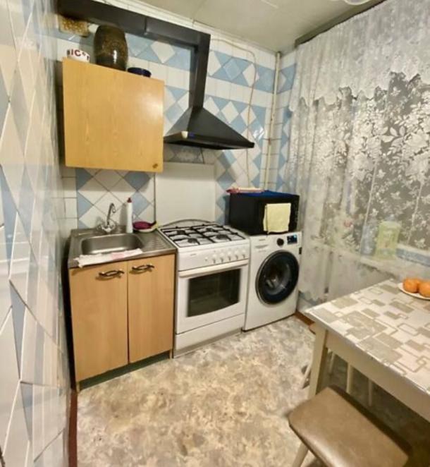 Квартира, 3-кімн., Харьков, 608м/р, Непокоренных (Героев Труда)