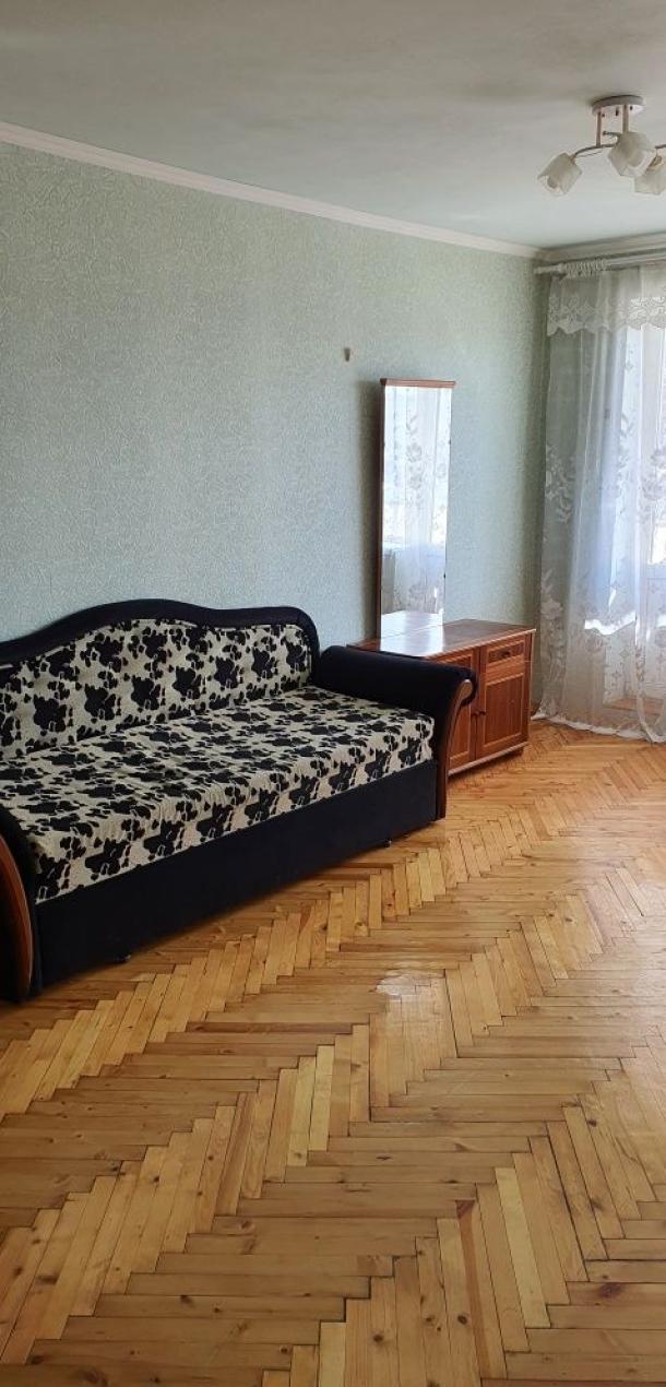 Квартира, 2-кімн., Чугуев, Чугуевский район, Гвардейская