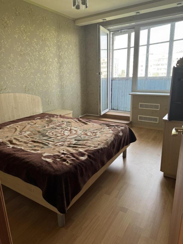 Квартира, 3-кімн., Харьков, 520м/р, Гвардейцев Широнинцев