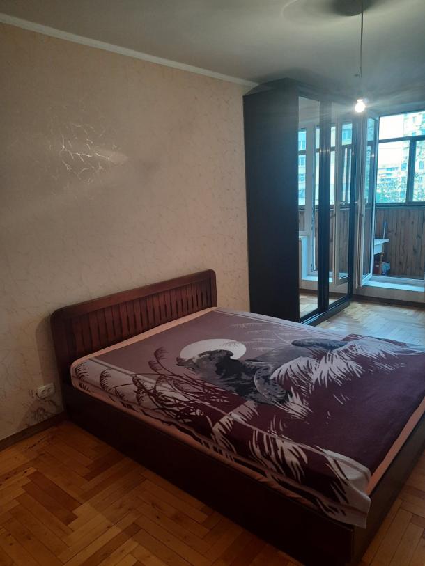 Квартира, 3-кімн., Харьков, 531м/р, Непокоренных (Героев Труда)