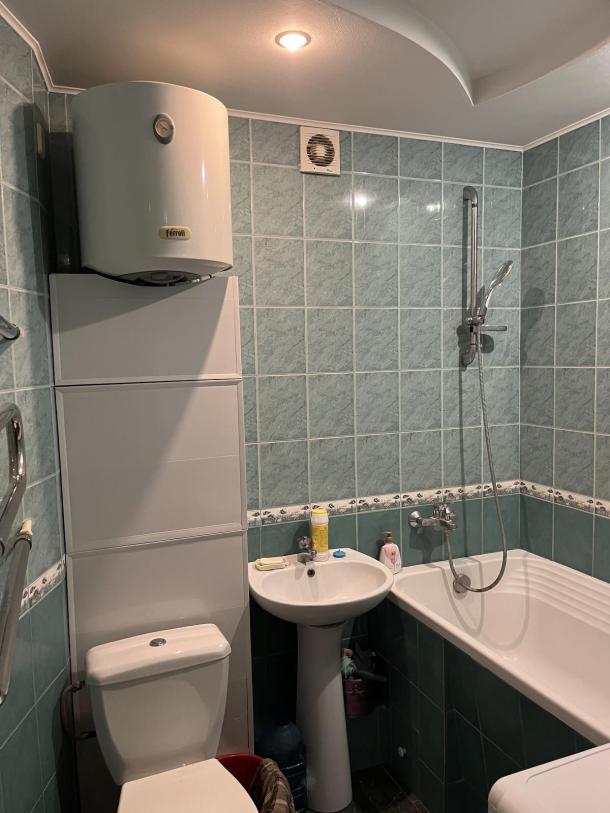 Квартира, 3-кімн., Харьков, 531м/р, Непокоренных (Героев Труда)