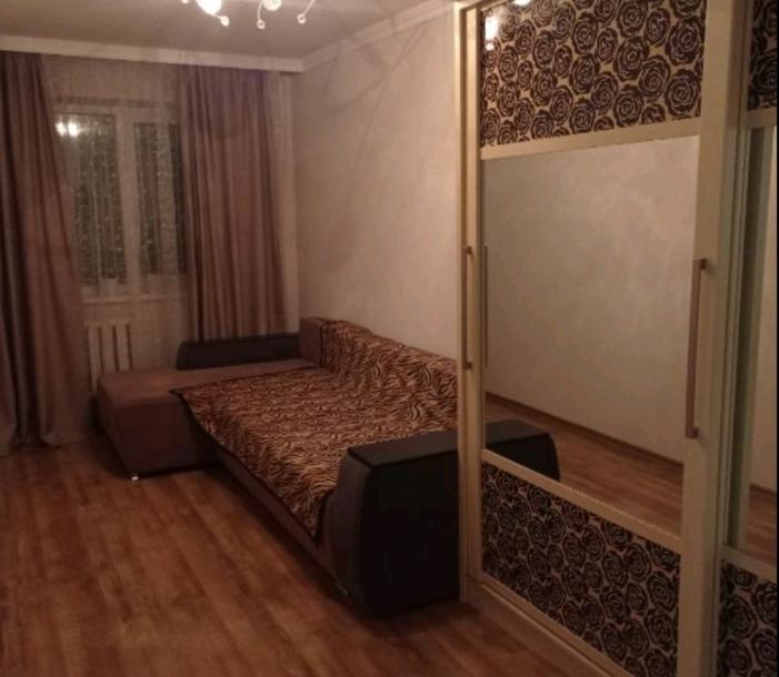 Квартира, 2-кімн., Харьков, 605м/р, Тракторостроителей просп.