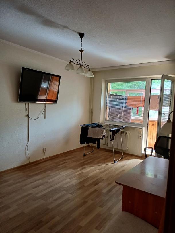Квартира, 4-кімн., Харьков, 607м/р, Непокоренных (Героев Труда)