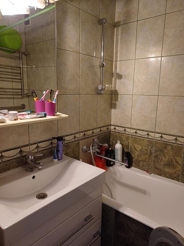 Квартира, 4-кімн., Харьков, 607м/р, Непокоренных (Героев Труда)