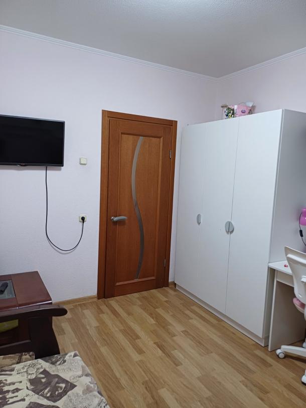 Квартира, 4-кімн., Харьков, 607м/р, Непокоренных (Героев Труда)