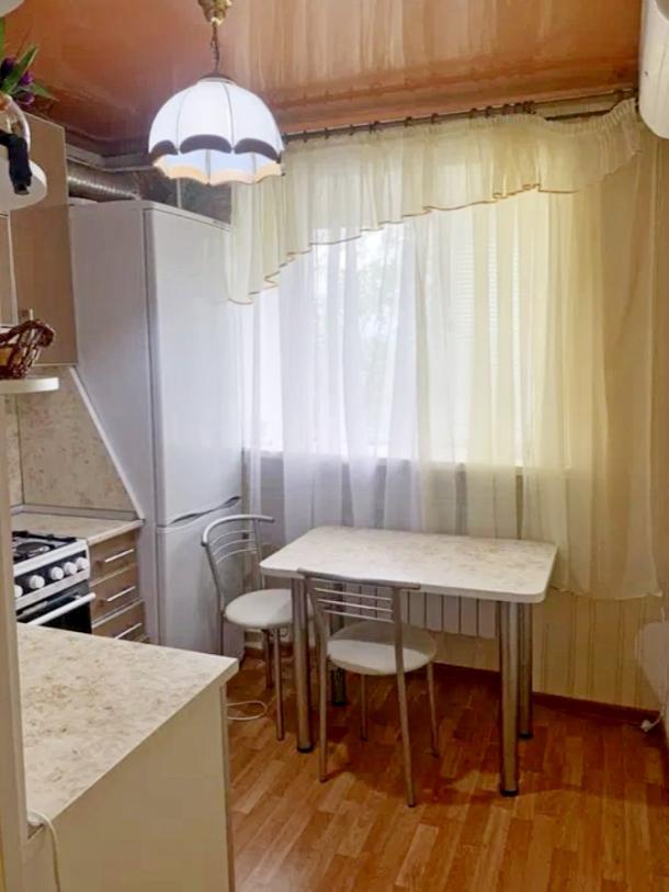 Квартира, 2-кімн., Чугуев, Чугуевский район, Дружбы