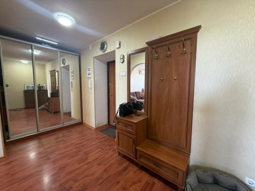 Квартира, 3-кімн., Харьков, 531м/р, Гвардейцев Широнинцев