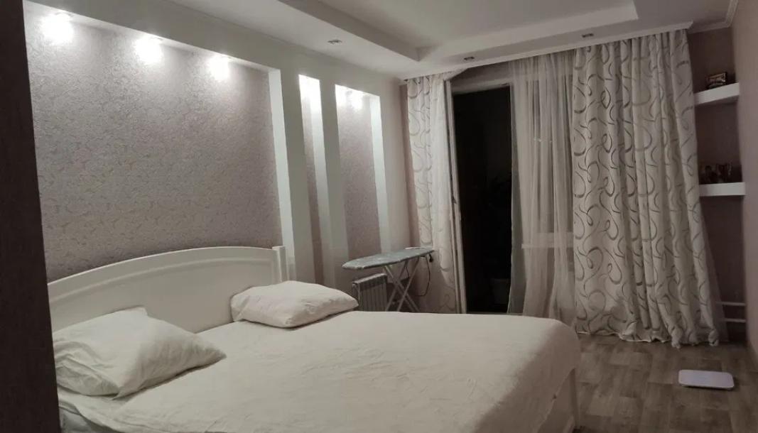 Квартира, 3-кімн., Харьков, 533м/р, Тракторостроителей просп.