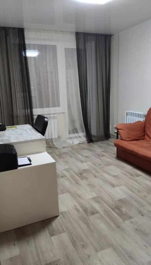 Квартира, 3-кімн., Харьков, 533м/р, Тракторостроителей просп.