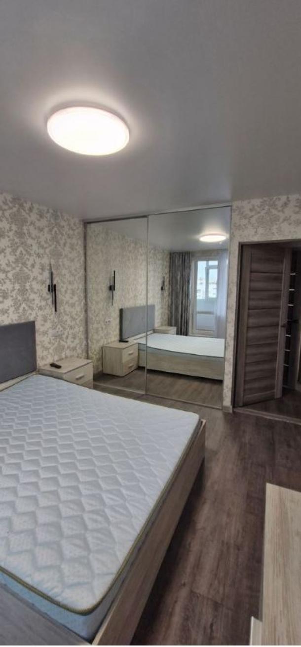 Квартира, 3-кімн., Харьков, 522м/р, Непокоренных (Героев Труда)