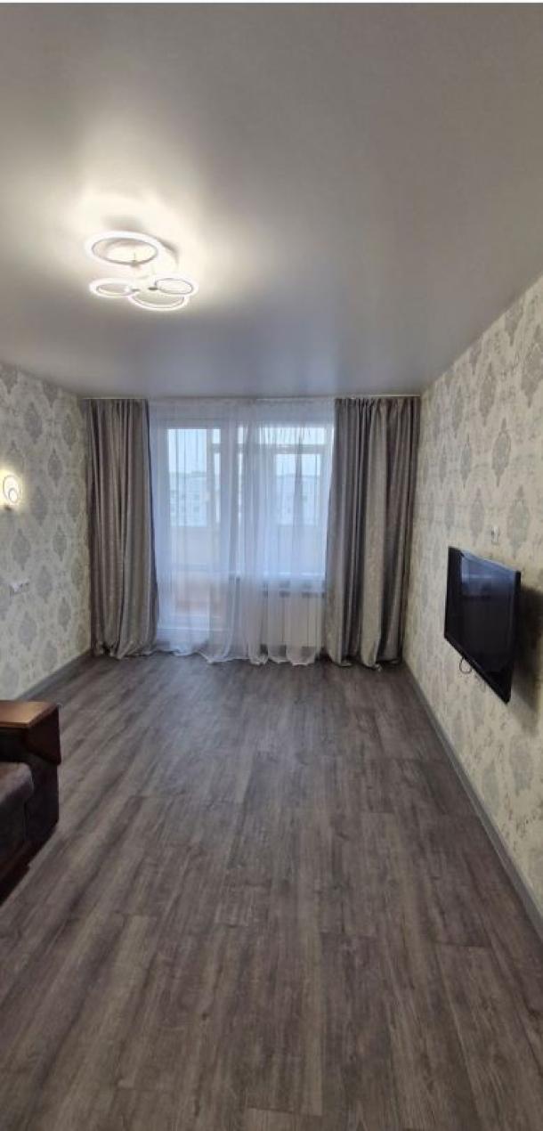 Квартира, 3-кімн., Харьков, 522м/р, Непокоренных (Героев Труда)
