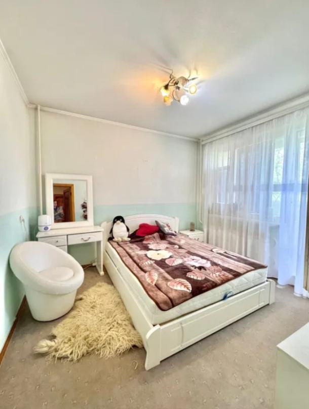Квартира, 3-кімн., Харьков, 531м/р, Непокоренных (Героев Труда)