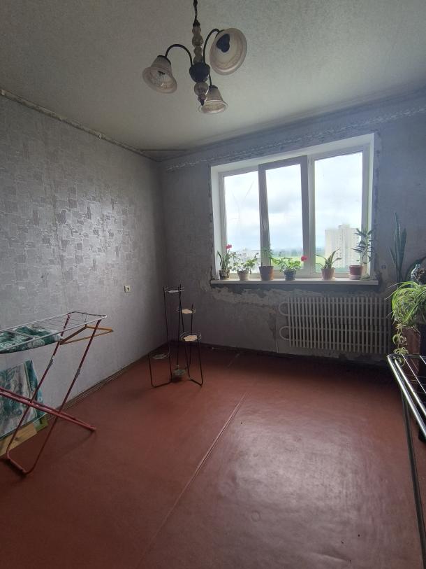 Квартира, 3-кімн., Харьков, Рогань жилмассив, 92-й бригады (Грицевца)