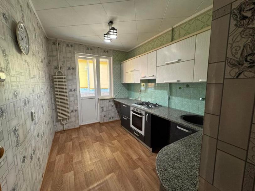 Квартира, 2-кімн., Харьков, Рогань жилмассив, Комарова