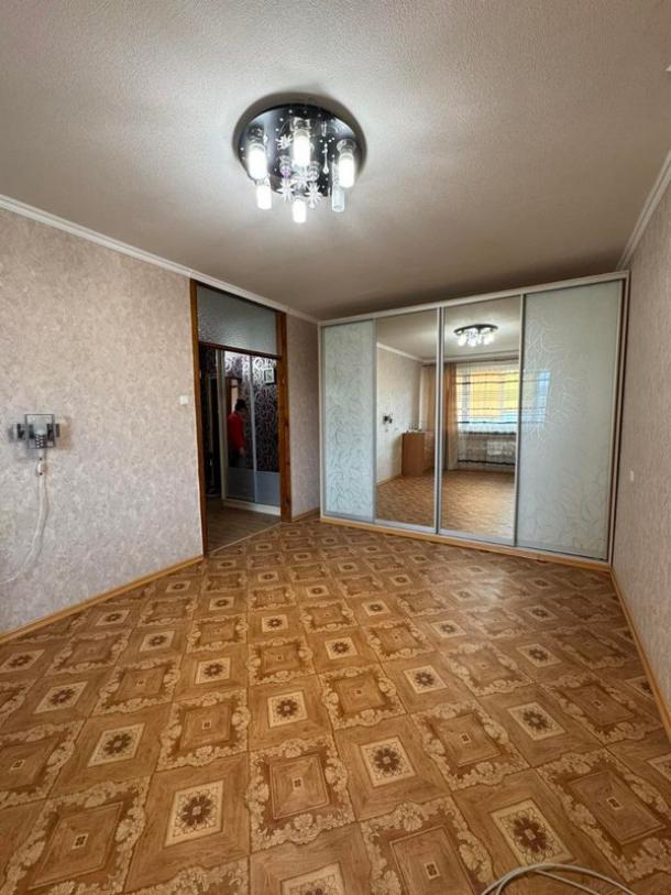 Квартира, 2-кімн., Харьков, Рогань жилмассив, Комарова