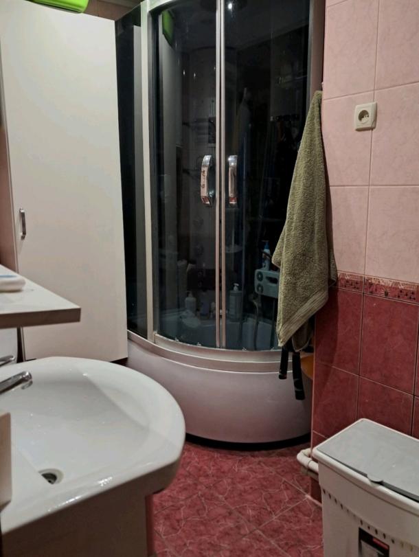 Квартира, 3-кімн., Харьков, Гагарина метро , Аэрокосмический просп. (Гагарина проспект)
