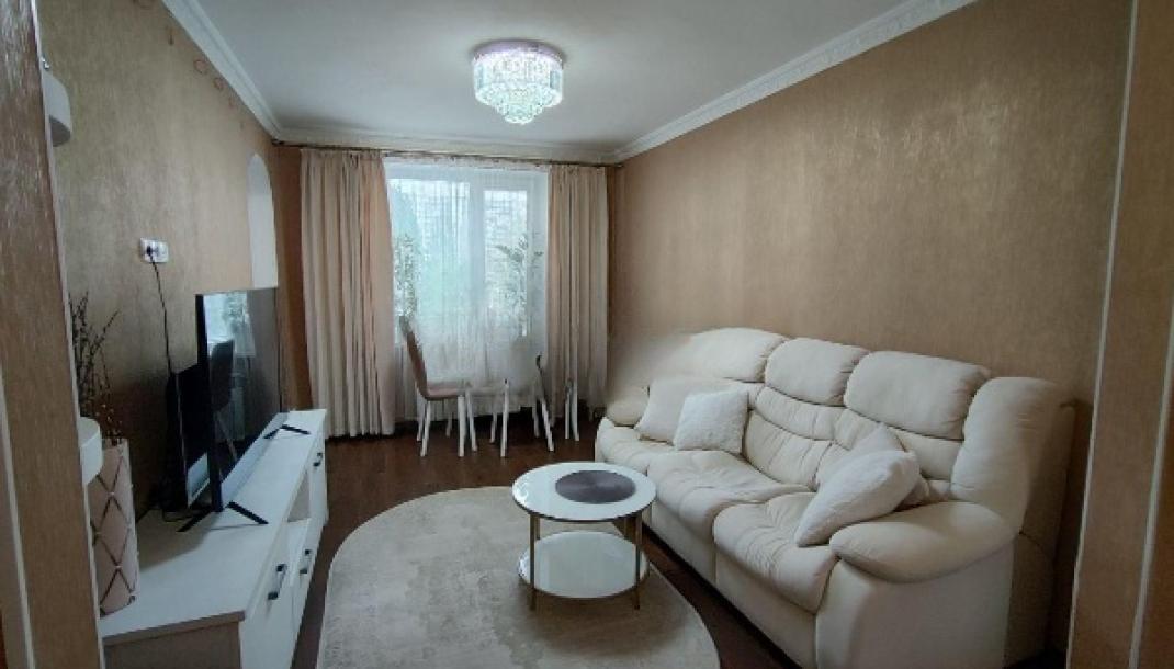 Квартира, 3-кімн., Харьков, 626м/р, Единства (Краснодарская)