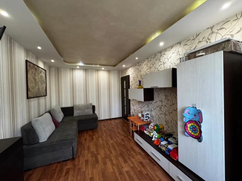 Квартира, 2-кімн., Харьков, 533м/р, Тракторостроителей просп.