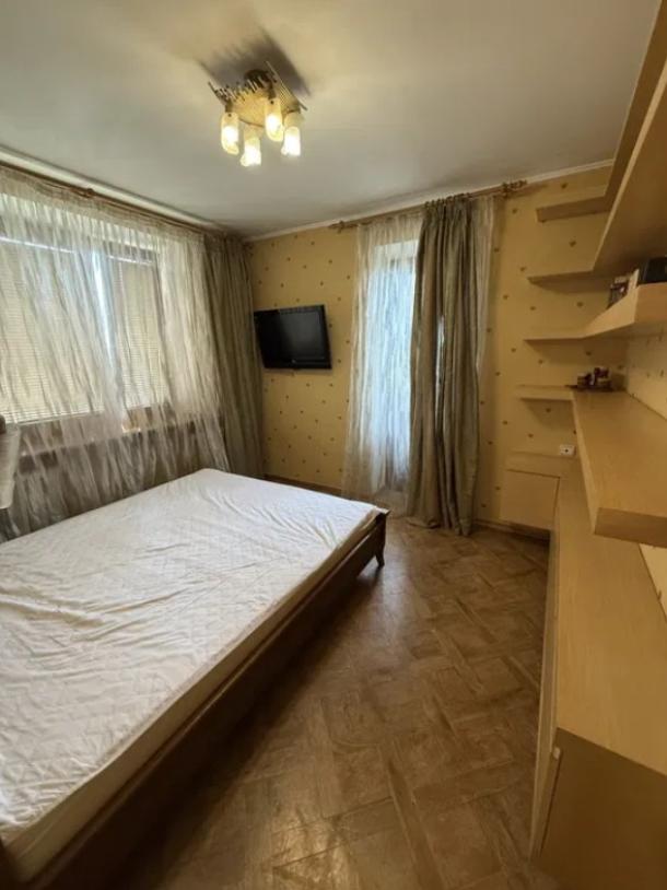 Квартира, 3-кімн., Харьков, Гагарина метро , Гольдберговская (1-й Конной Армии)