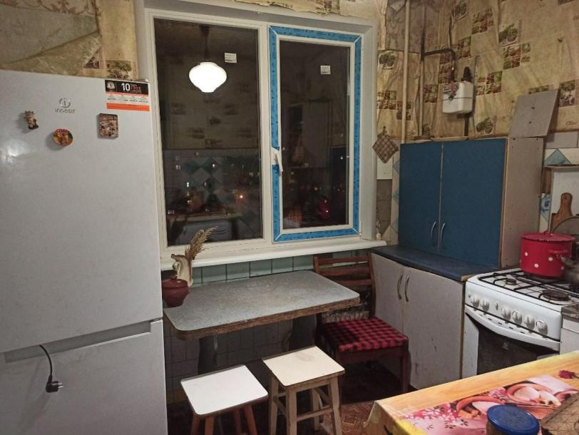 Квартира, 3-кімн., Харьков, 522м/р, Непокоренных (Героев Труда)