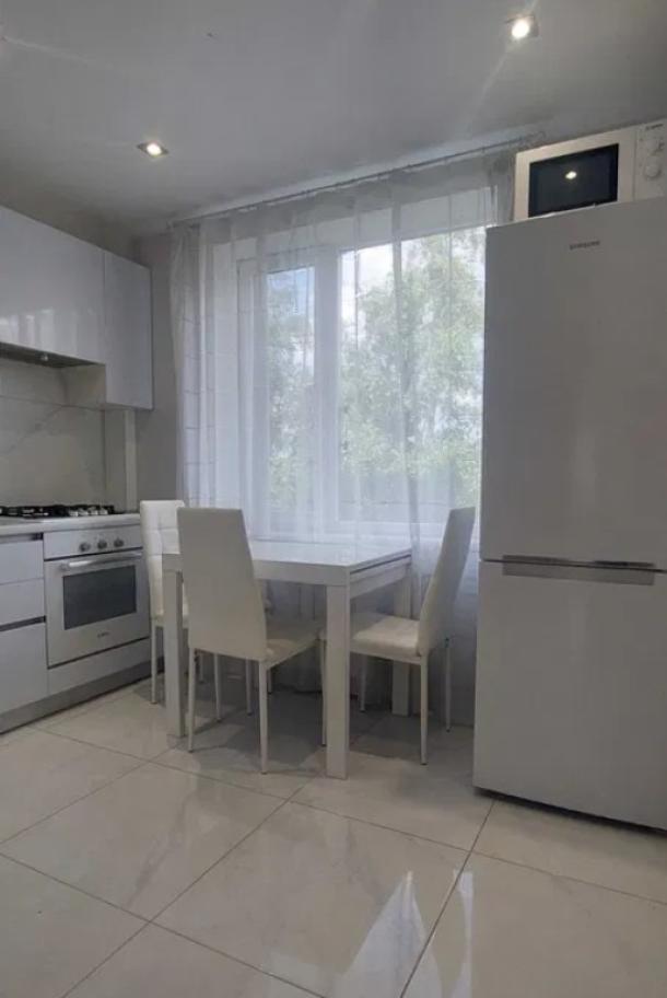 Квартира, 3-кімн., Харьков, 522м/р, Академика Барабашова