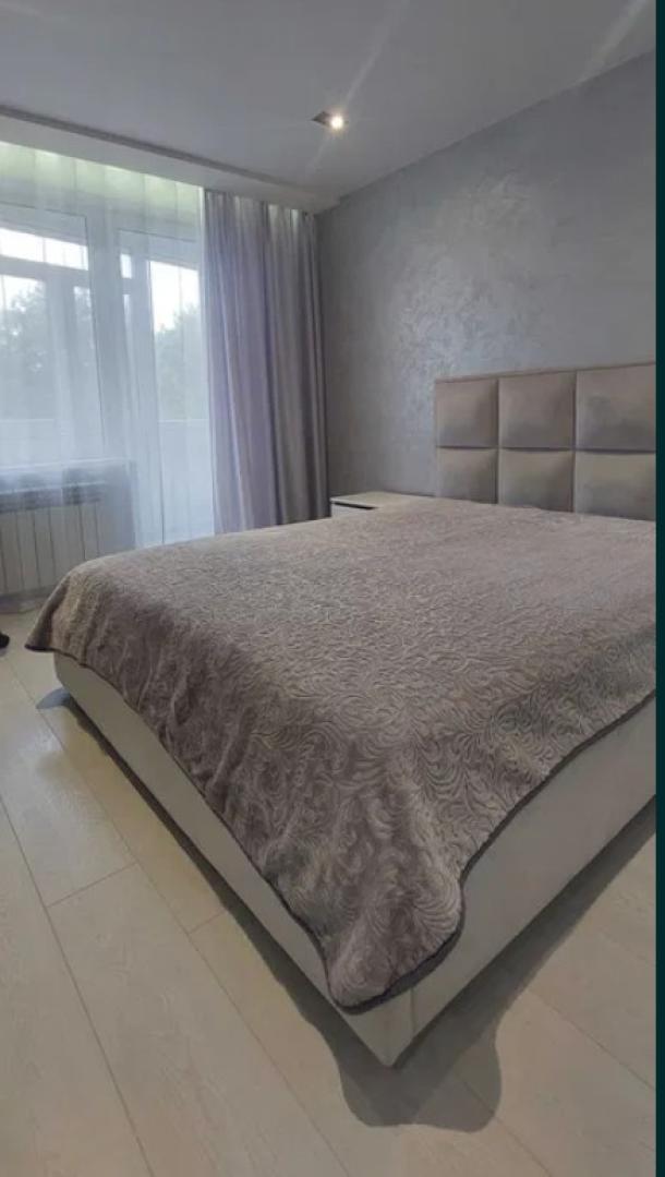 Квартира, 3-кімн., Харьков, 522м/р, Академика Барабашова