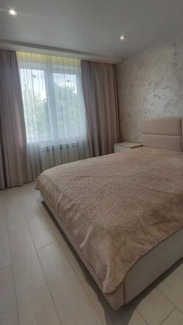 Квартира, 3-кімн., Харьков, 522м/р, Академика Барабашова