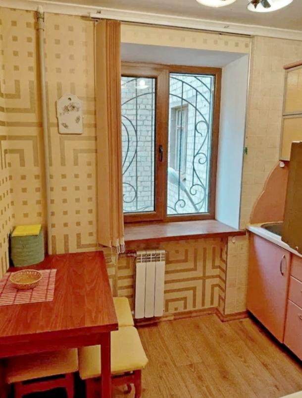 Квартира, 3-кімн., Харьков, Госпром, Литературная (Островского, Галана)