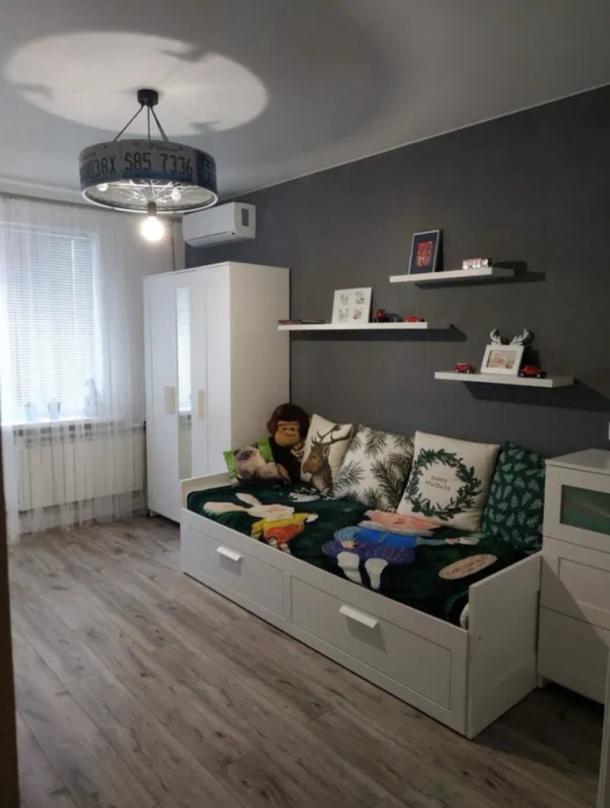 Квартира, 3-кімн., Харьков, 608м/р, Непокоренных (Героев Труда)