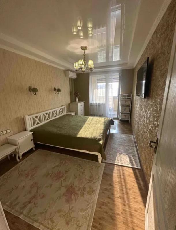 Квартира, 3-кімн., Харьков, 608м/р, Непокоренных (Героев Труда)