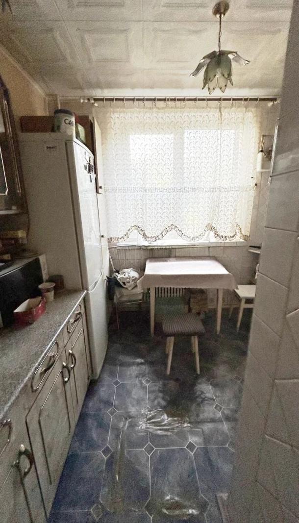 Квартира, 3-кімн., Харьков, Рогань жилмассив, Зубарева