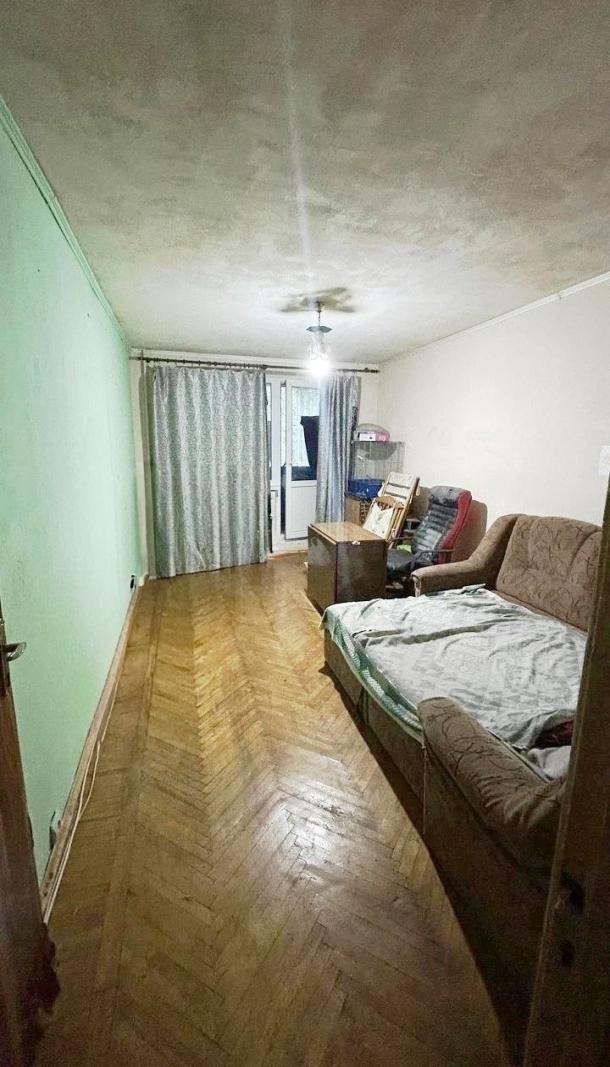 Квартира, 3-кімн., Харьков, Рогань жилмассив, Зубарева