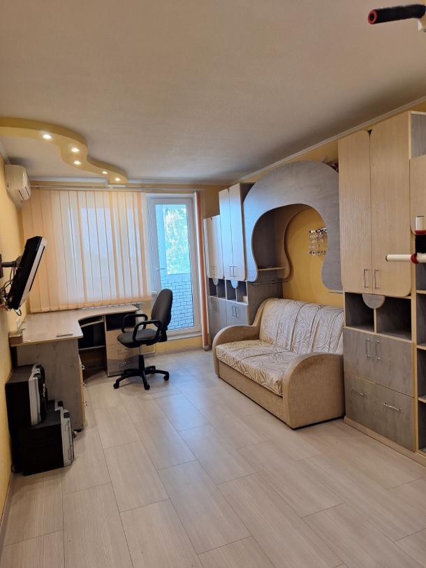 Квартира, 3-кімн., Харьков, 522м/р, Валентиновская