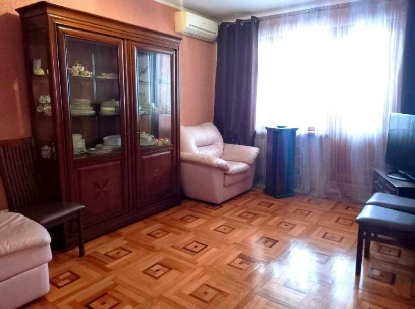 Квартира, 3-кімн., Харьков, 605м/р, Гвардейцев Широнинцев