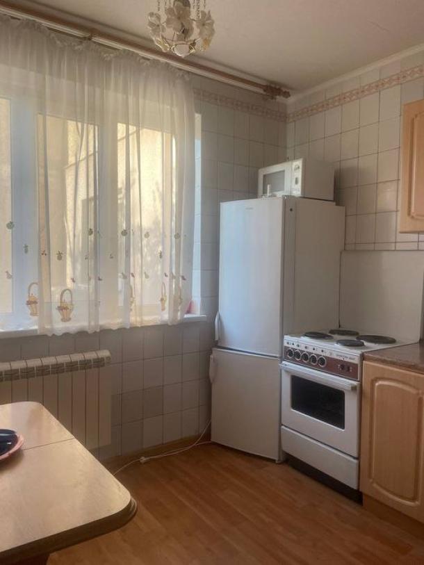 Квартира, 3-кімн., Харьков, Одесская, Грозненская