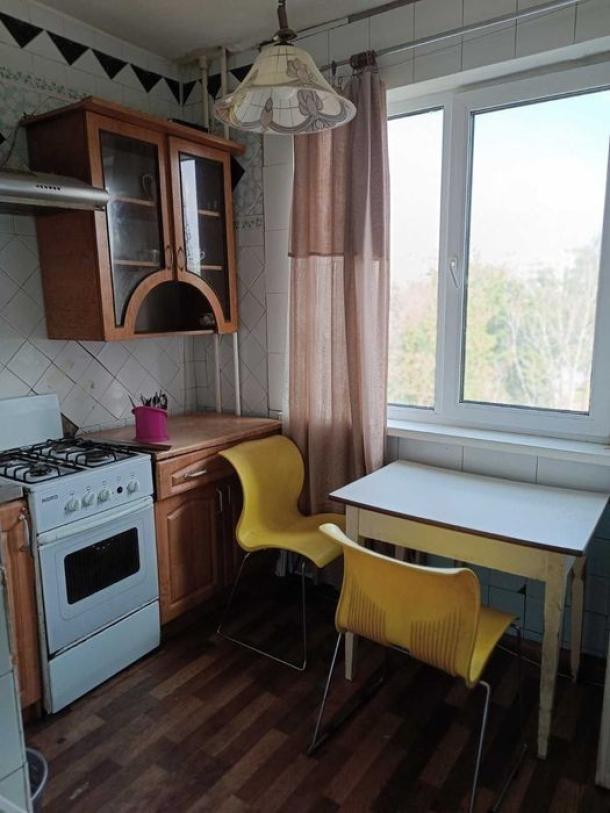 Квартира, 4-кімн., Харьков, 522м/р, Непокоренных (Героев Труда)