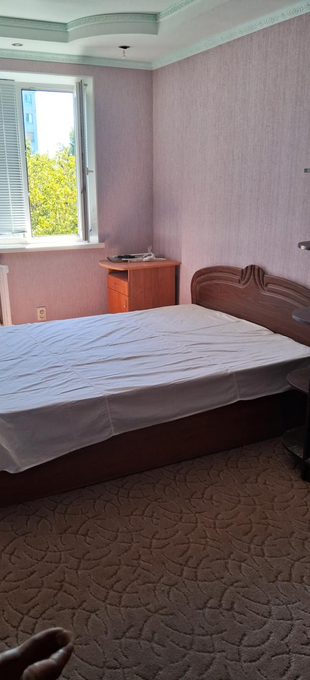 Квартира, 2-кімн., Харьков, 606м/р, Тракторостроителей просп.
