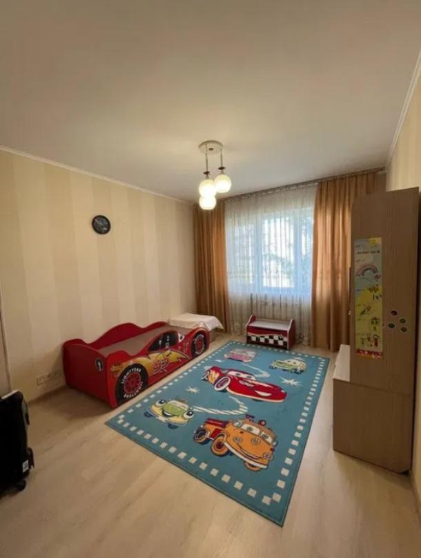 Квартира, 3-кімн., Харьков, 531м/р, Гвардейцев Широнинцев