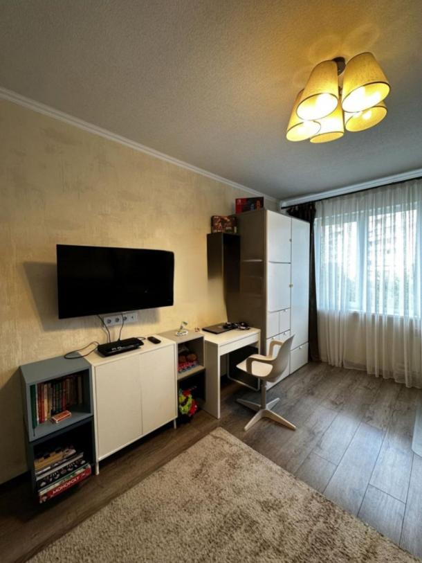 Квартира, 4-кімн., Харьков, 624м/р, Амосова