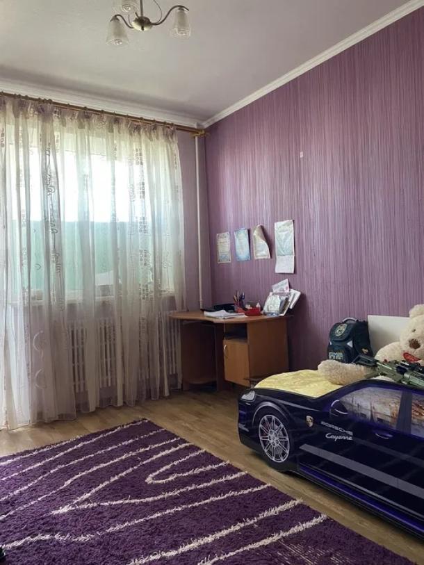 Квартира, 4-кімн., Харьков, Рогань жилмассив, 92-й бригады (Грицевца)