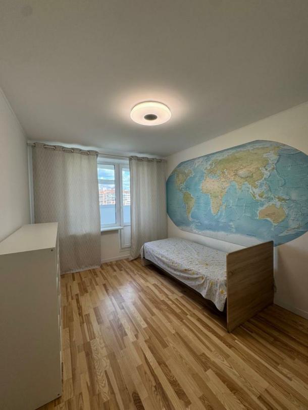 Квартира, 3-кімн., Харьков, 608м/р, Непокоренных (Героев Труда)