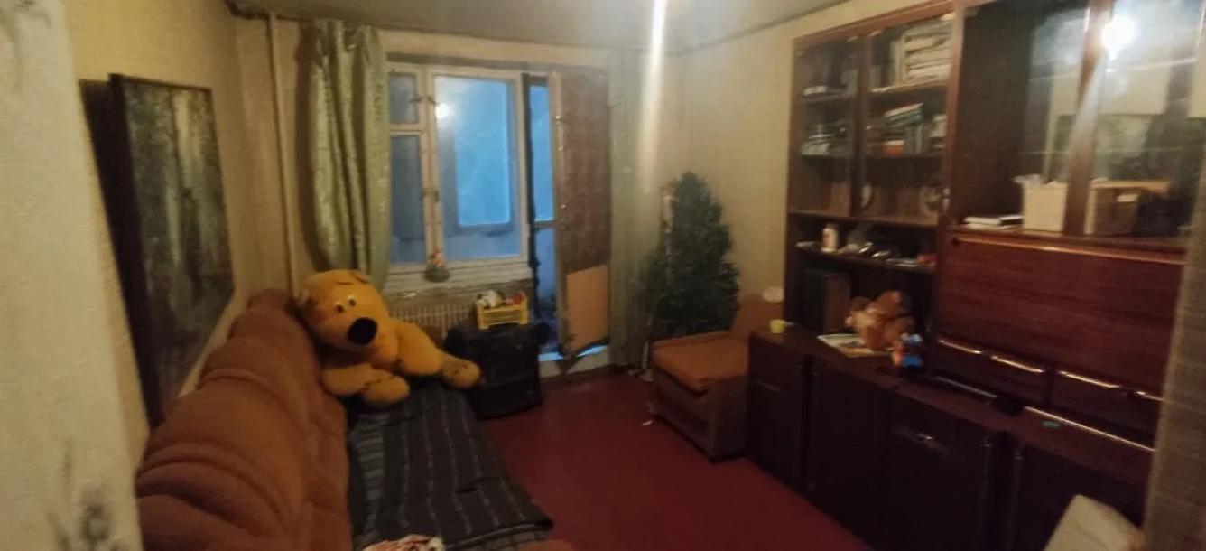 Квартира, 3-кімн., Харьков, Рогань жилмассив, Зубарева
