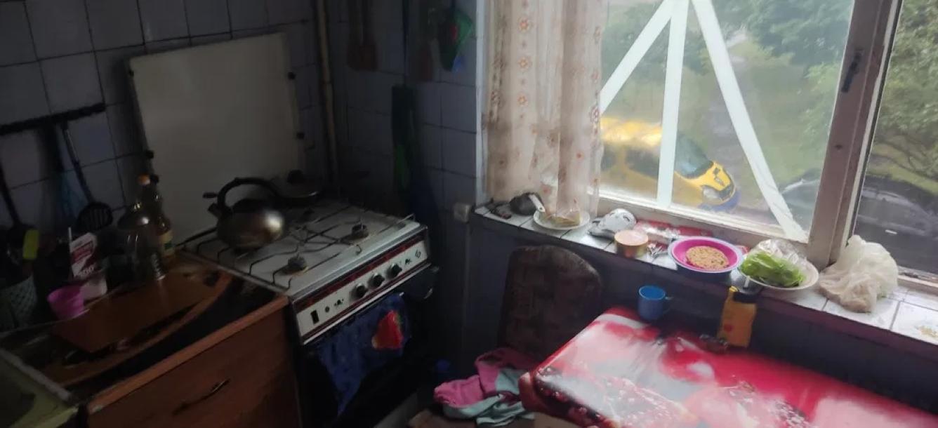 Квартира, 3-кімн., Харьков, Рогань жилмассив, Зубарева