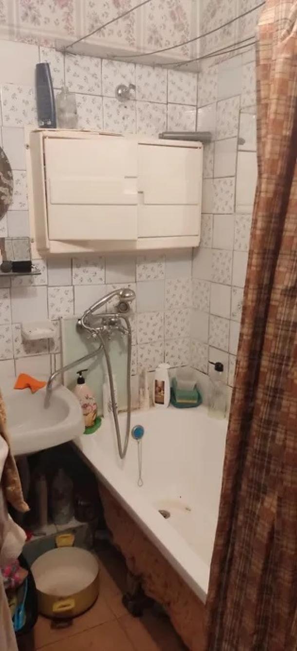 Квартира, 3-кімн., Харьков, Рогань жилмассив, Зубарева